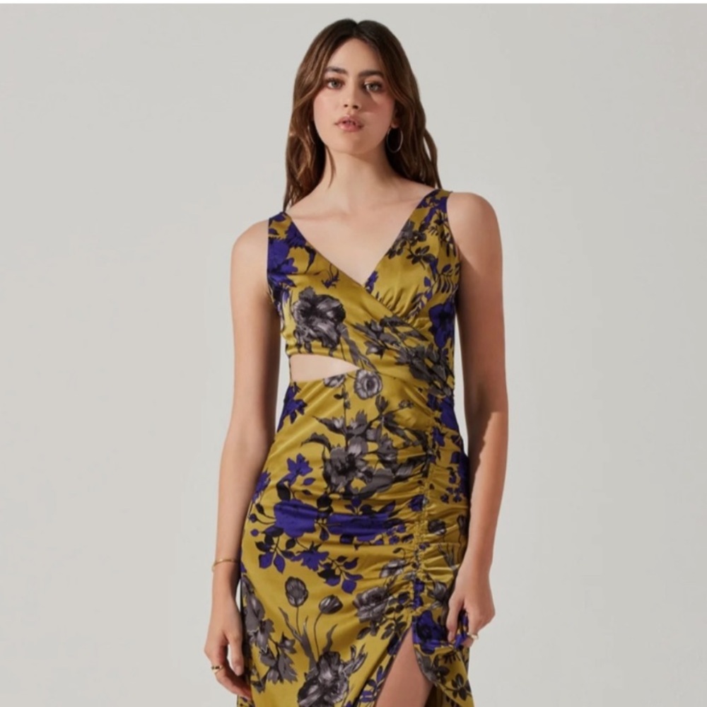 ASTR The Label Cutout Ruched Maxi Dress